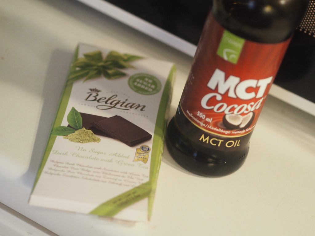 Sjokolade og cocosa til lavkarbo brownie