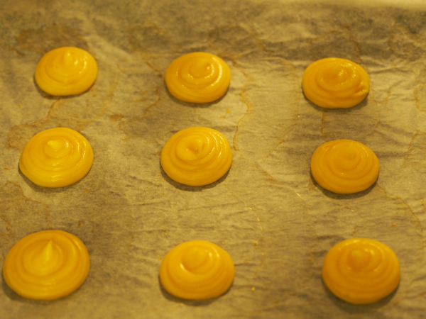 Le choux a la crème/vannbakkelse klar til å stekes