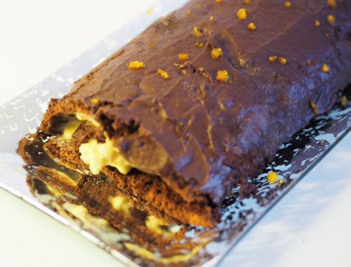 Bilde av sjokoladerullekake med vaniljekrem og appelsin