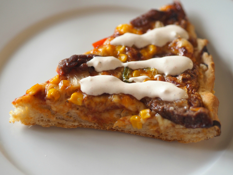 New Orleanes pizzastykke med hvitlksdressing