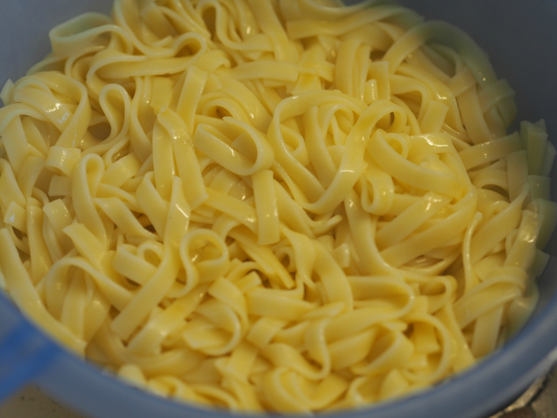 Ferdig kokt pasta til kylling i kremet pastasaus