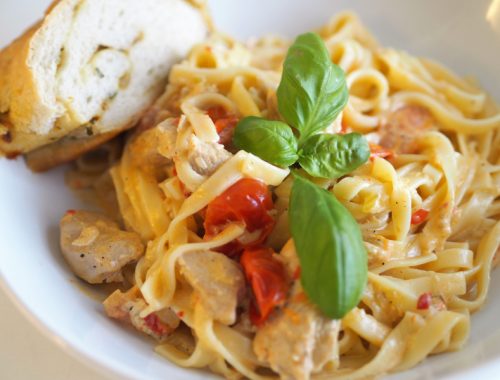 Kylling i kremet pastasaus