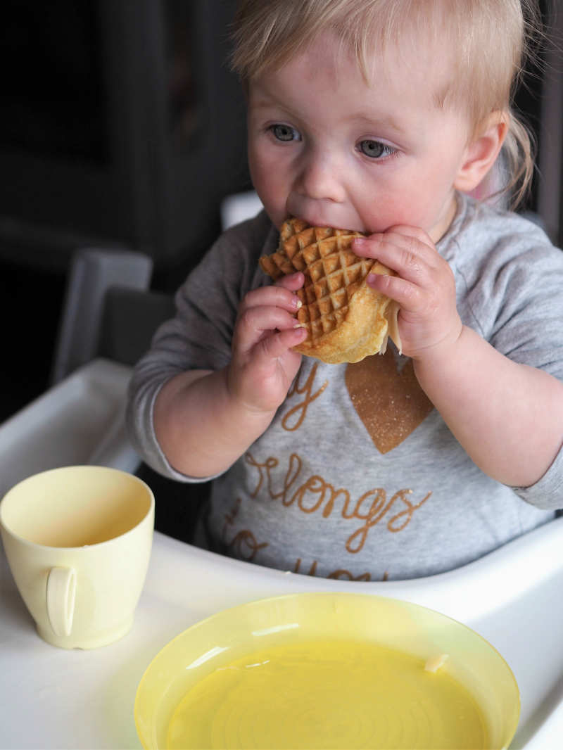 Vafler, spist av mitt lille barnebarn