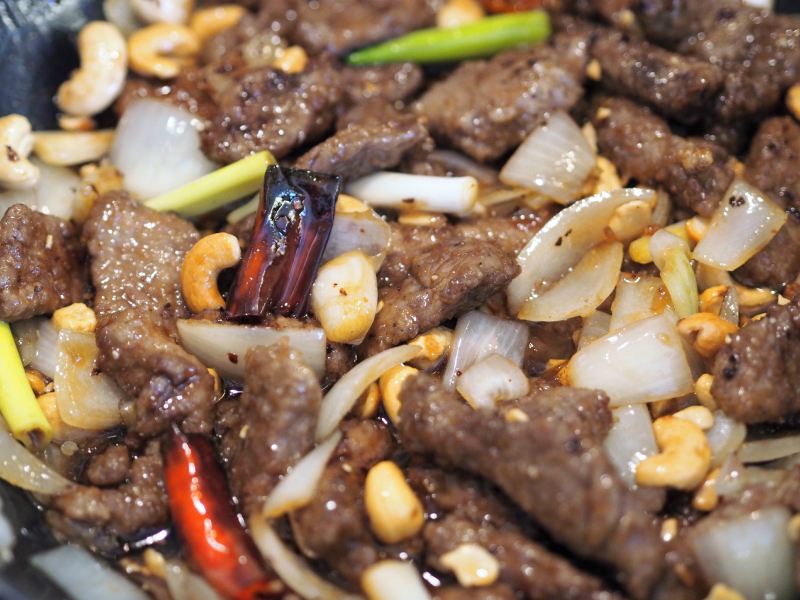 biffwok med cashewnøtter, straks klar.