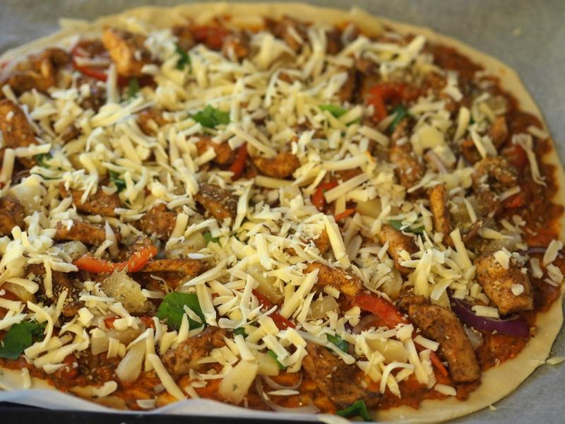 Tandoripizza klar til å stekes