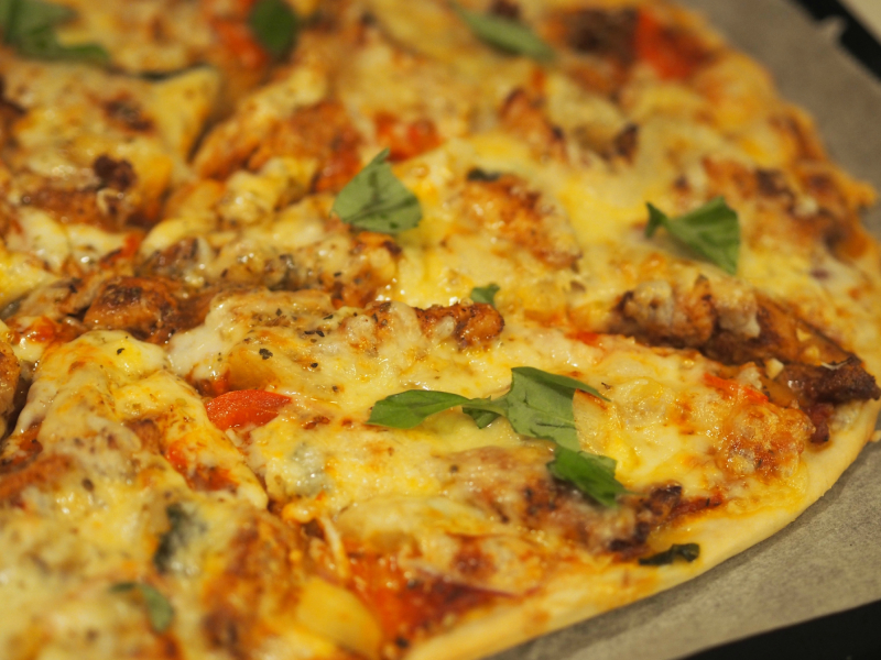 italiensk tandoripizza ferdig stekt