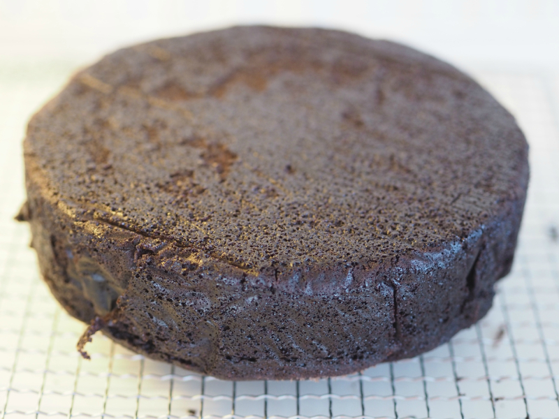 Minionskake ferdigstekt